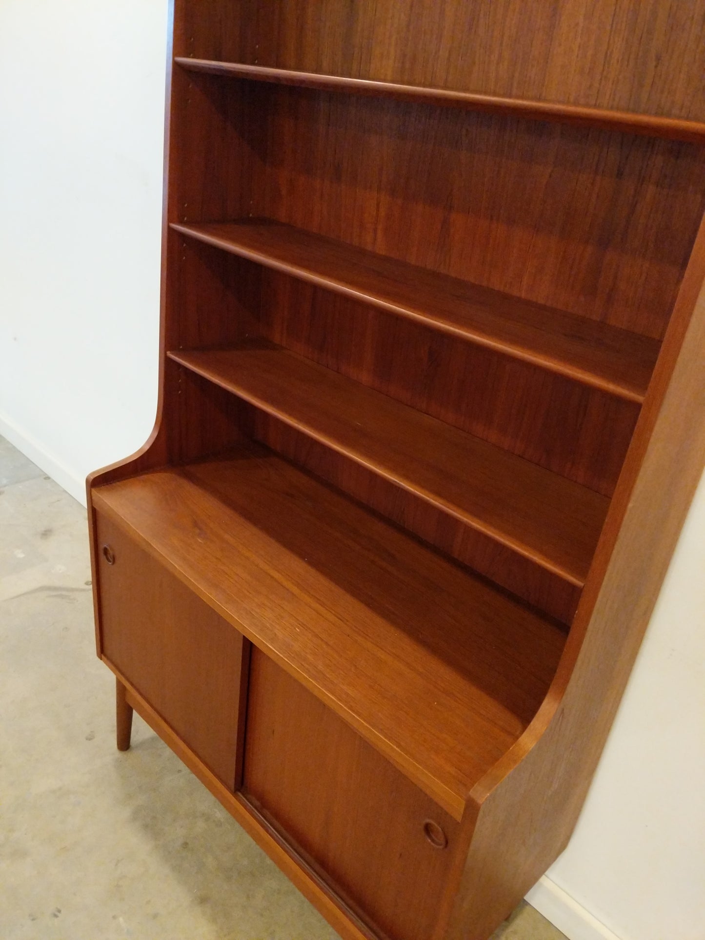 Vintage Danish Modern Teak Bookshelf / Cabinet