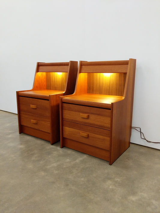 Pair of Vintage Mid Century Modern Teak Nightstands