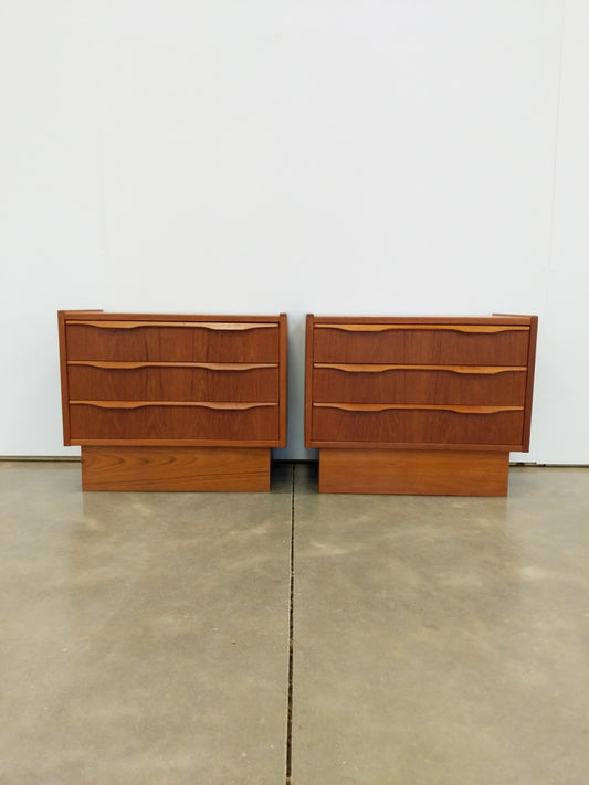 Pair of Vintage Mid Century Modern Teak Nightstands