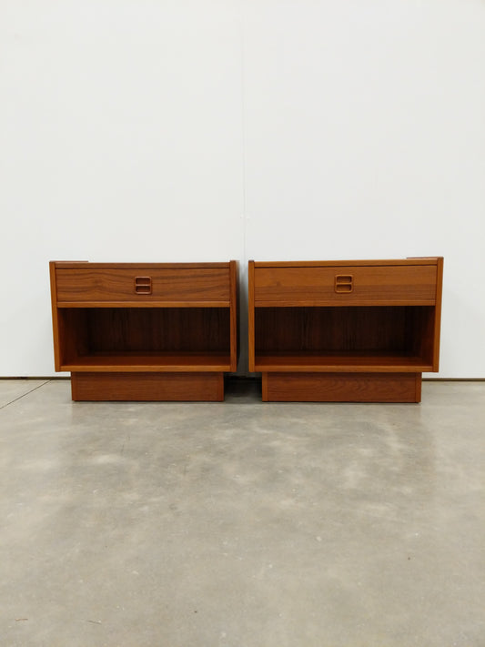 Pair of Vintage Mid Century Modern Teak Nightstands