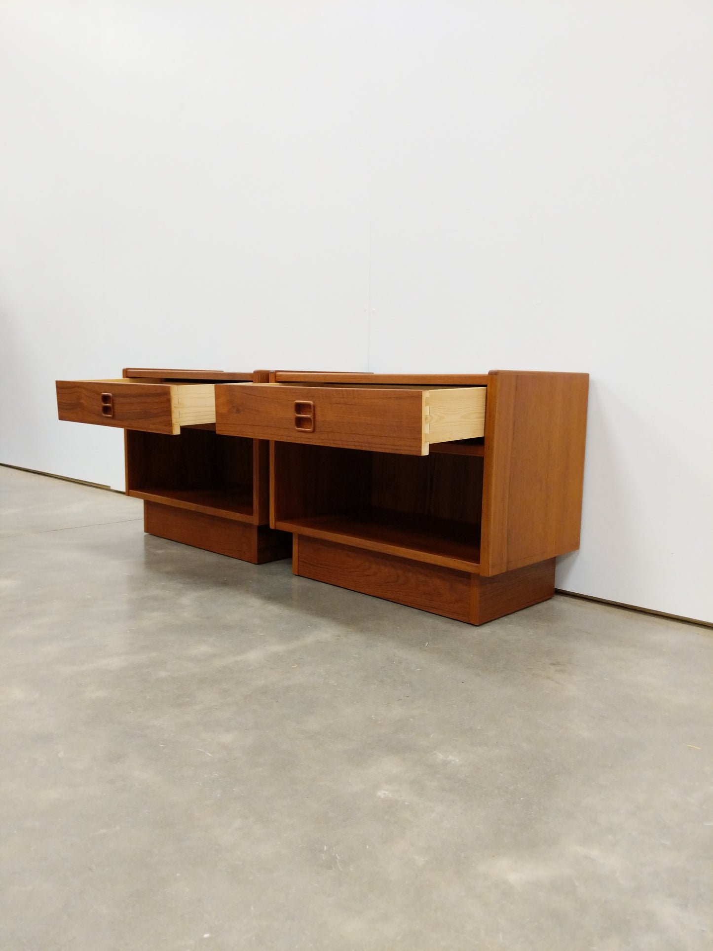 Pair of Vintage Mid Century Modern Teak Nightstands