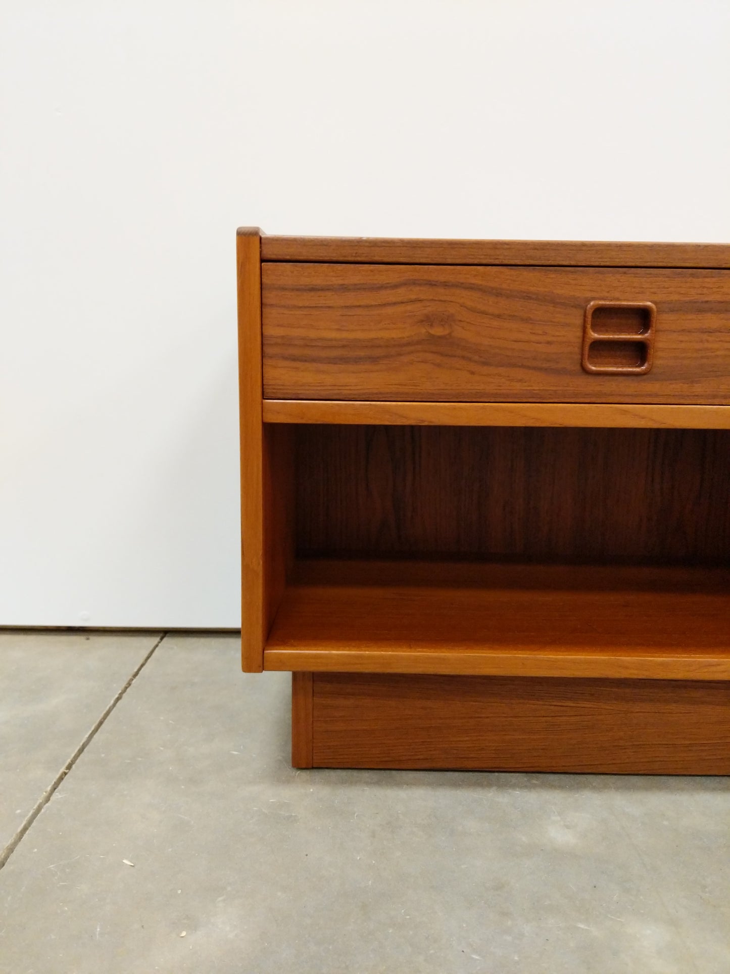 Pair of Vintage Mid Century Modern Teak Nightstands