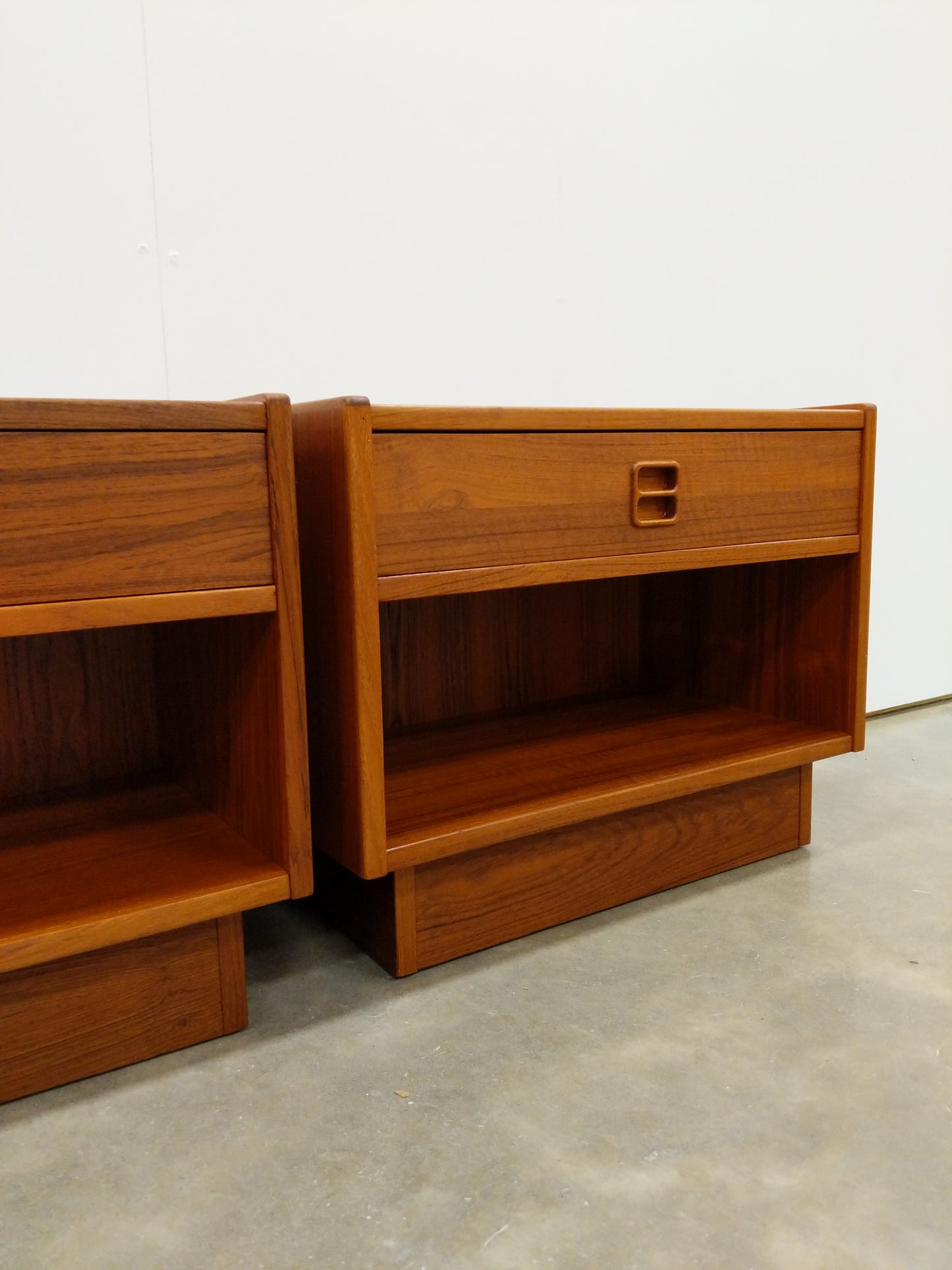 Pair of Vintage Mid Century Modern Teak Nightstands