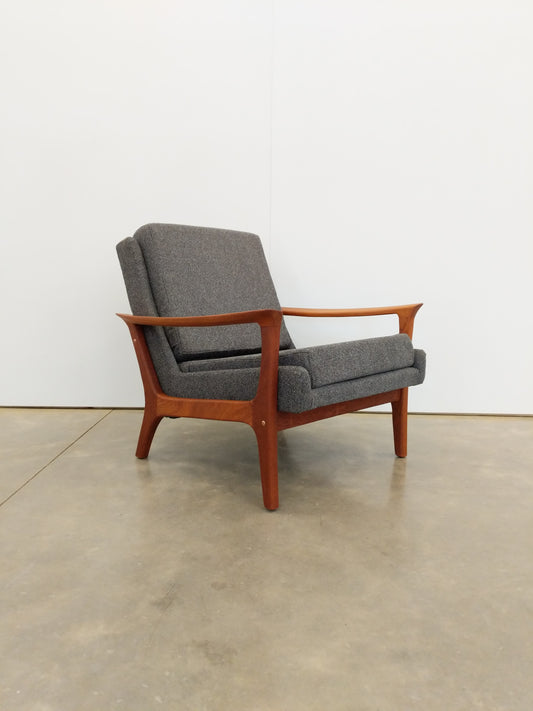 Vintage Mid Century Modern Teak Lounge Chair