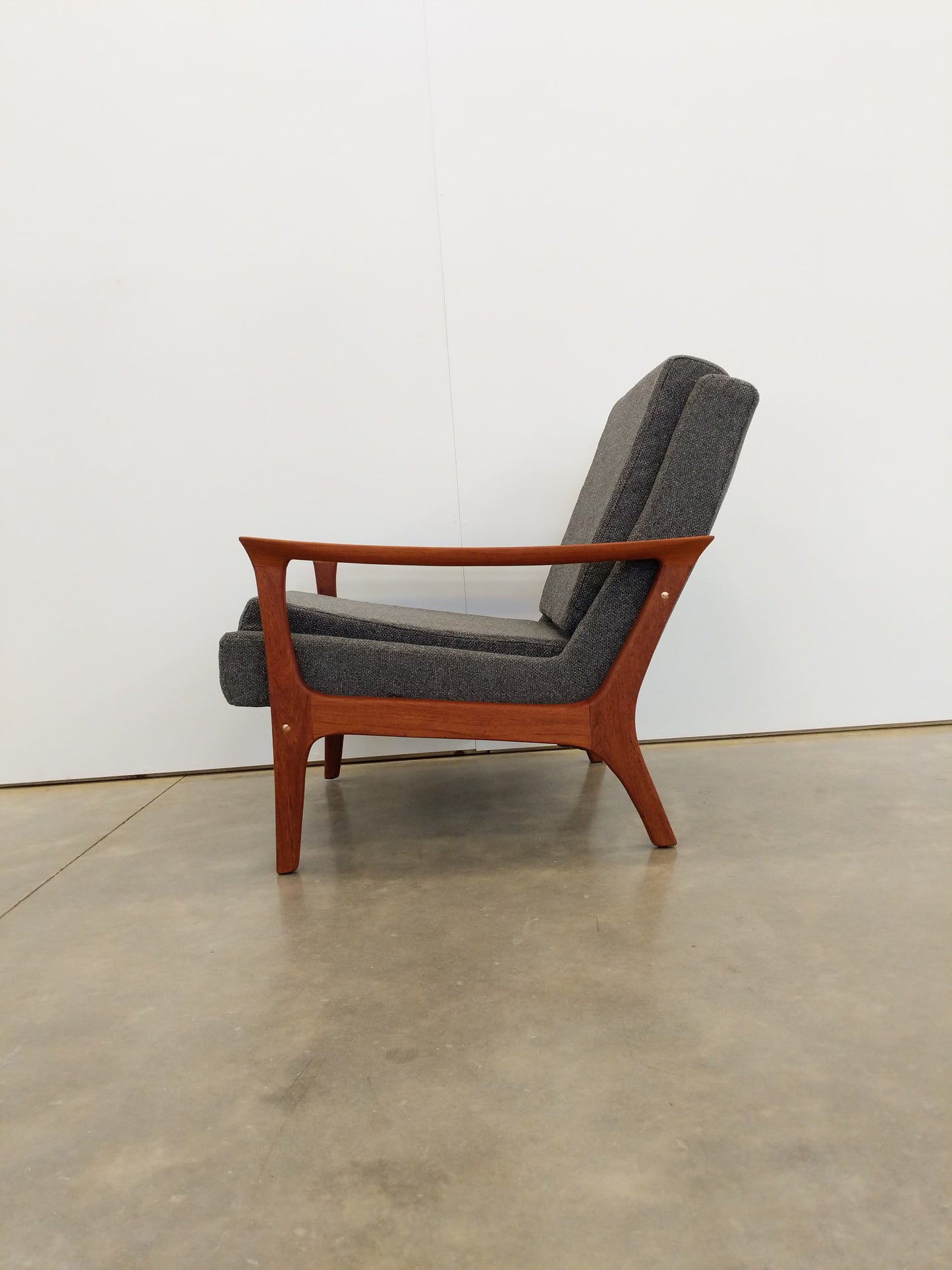 Vintage Mid Century Modern Teak Lounge Chair